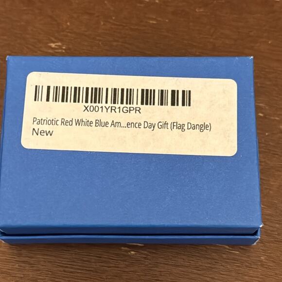 Patriotic American Flag Earrings NIB - Picture 3 of 3